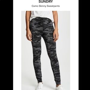 Sundry Camo Skinny Sweatpants - Size 0